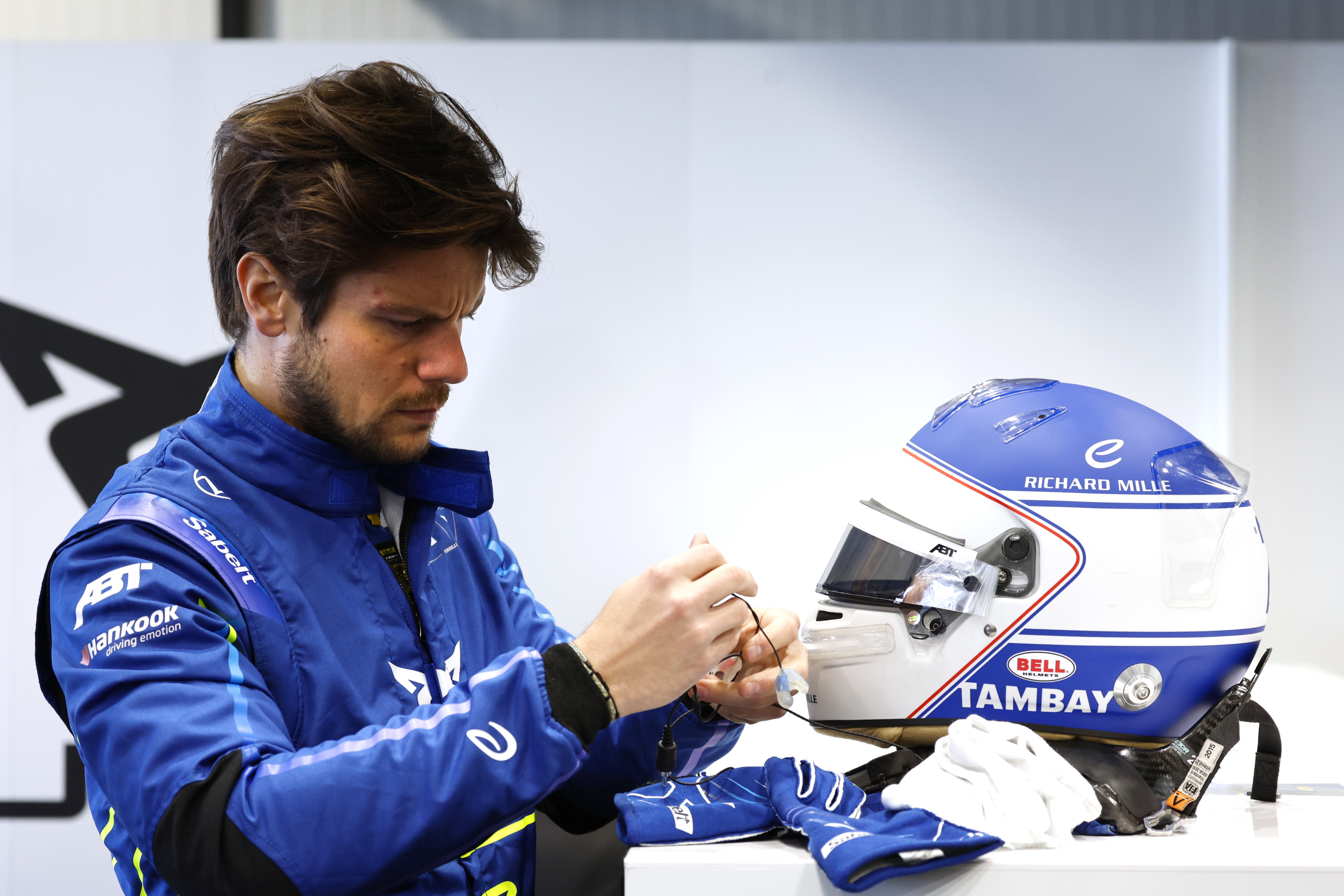 Adrien-Tambay-racing-in-his-DNA_02_HQ