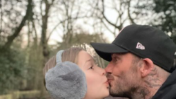 David Beckham besando a su hija Harper