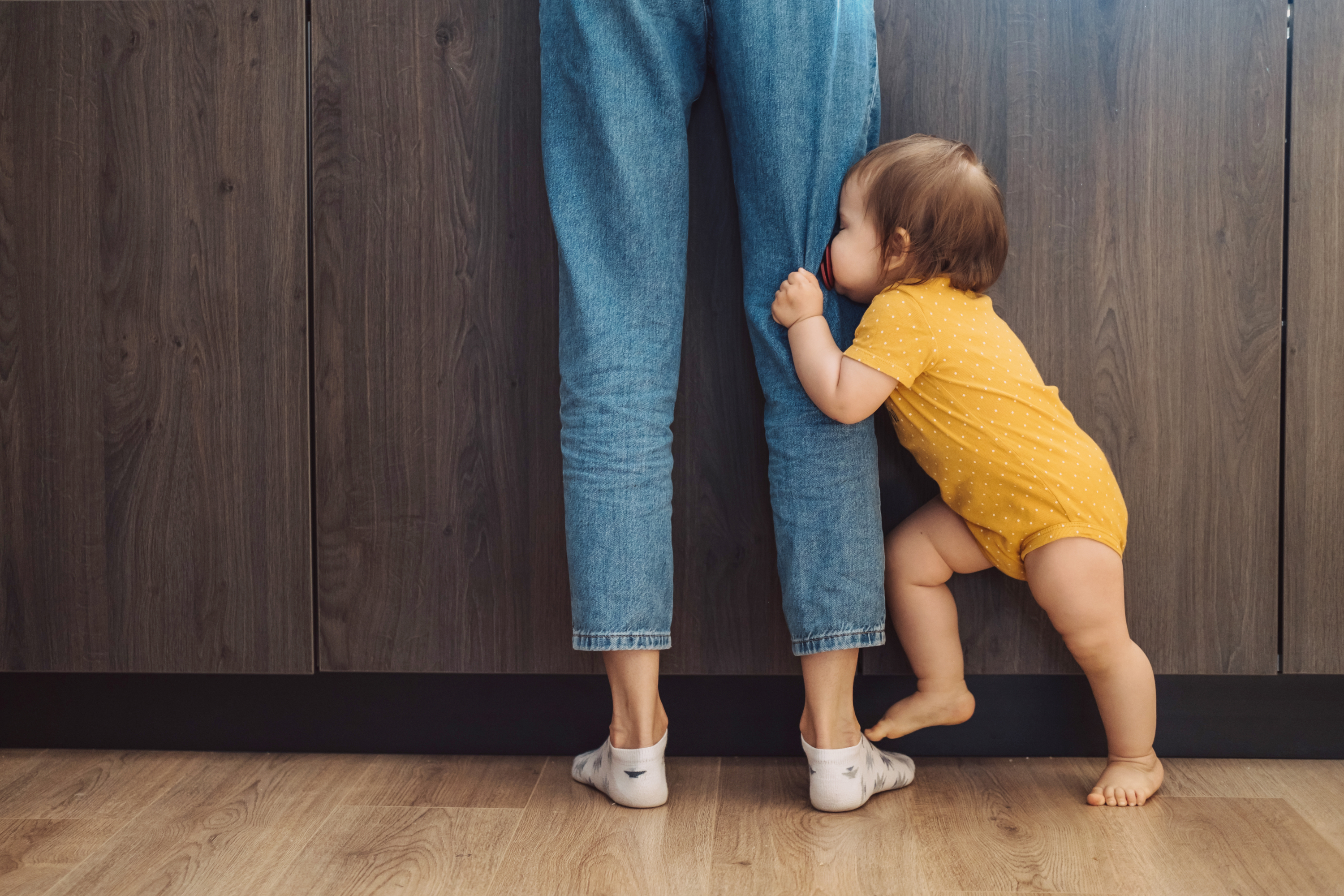 niño con madre