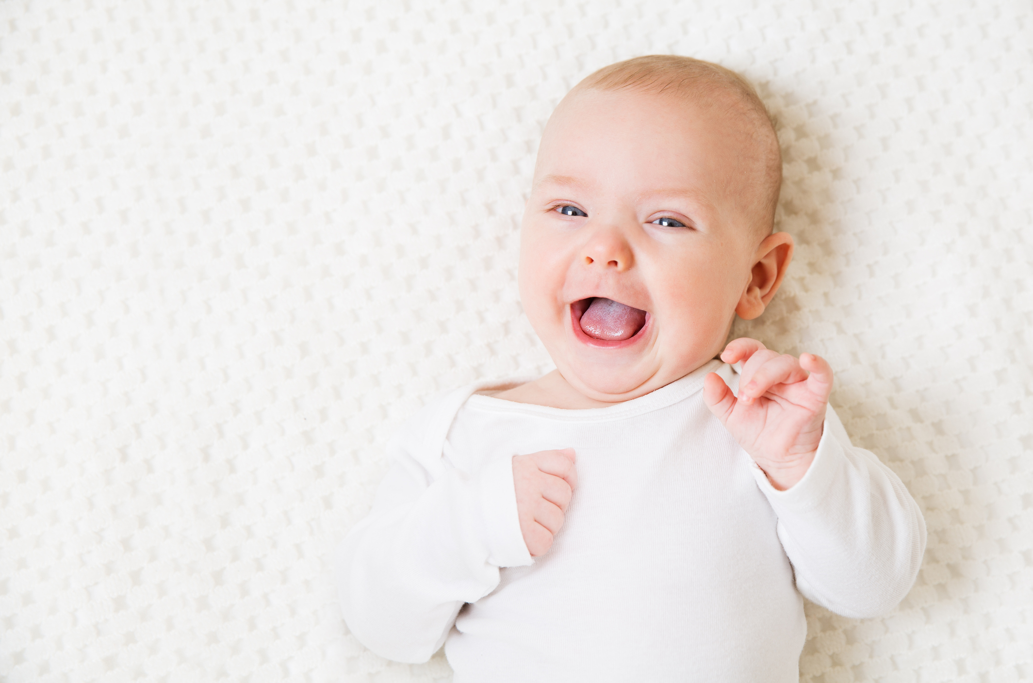 bebé sonriendo