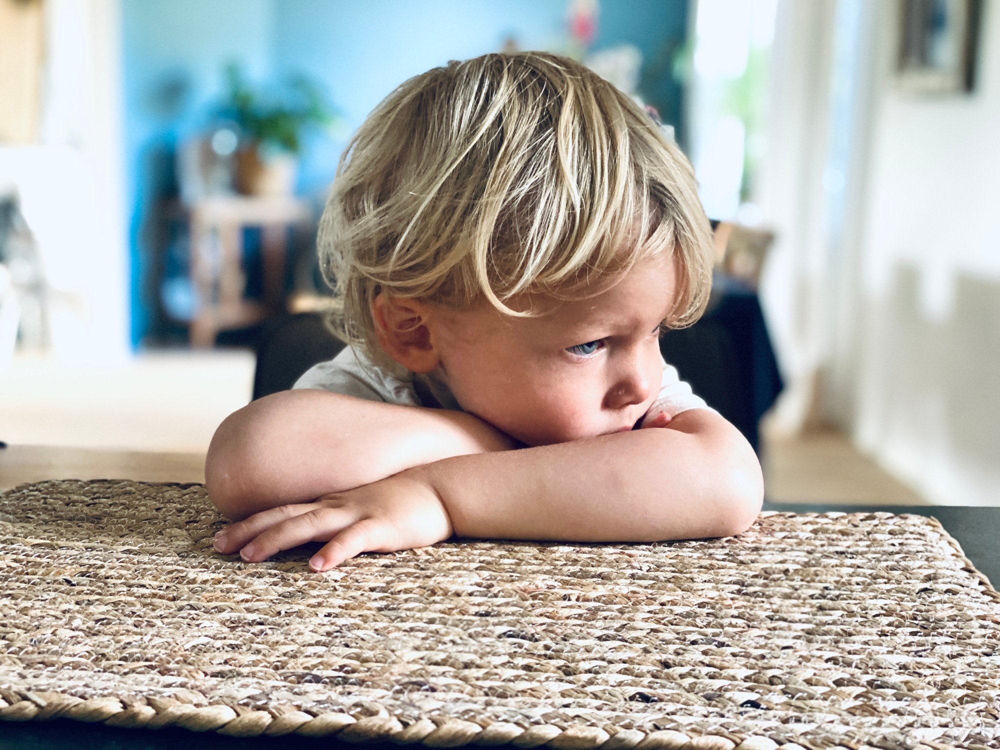 niño triste