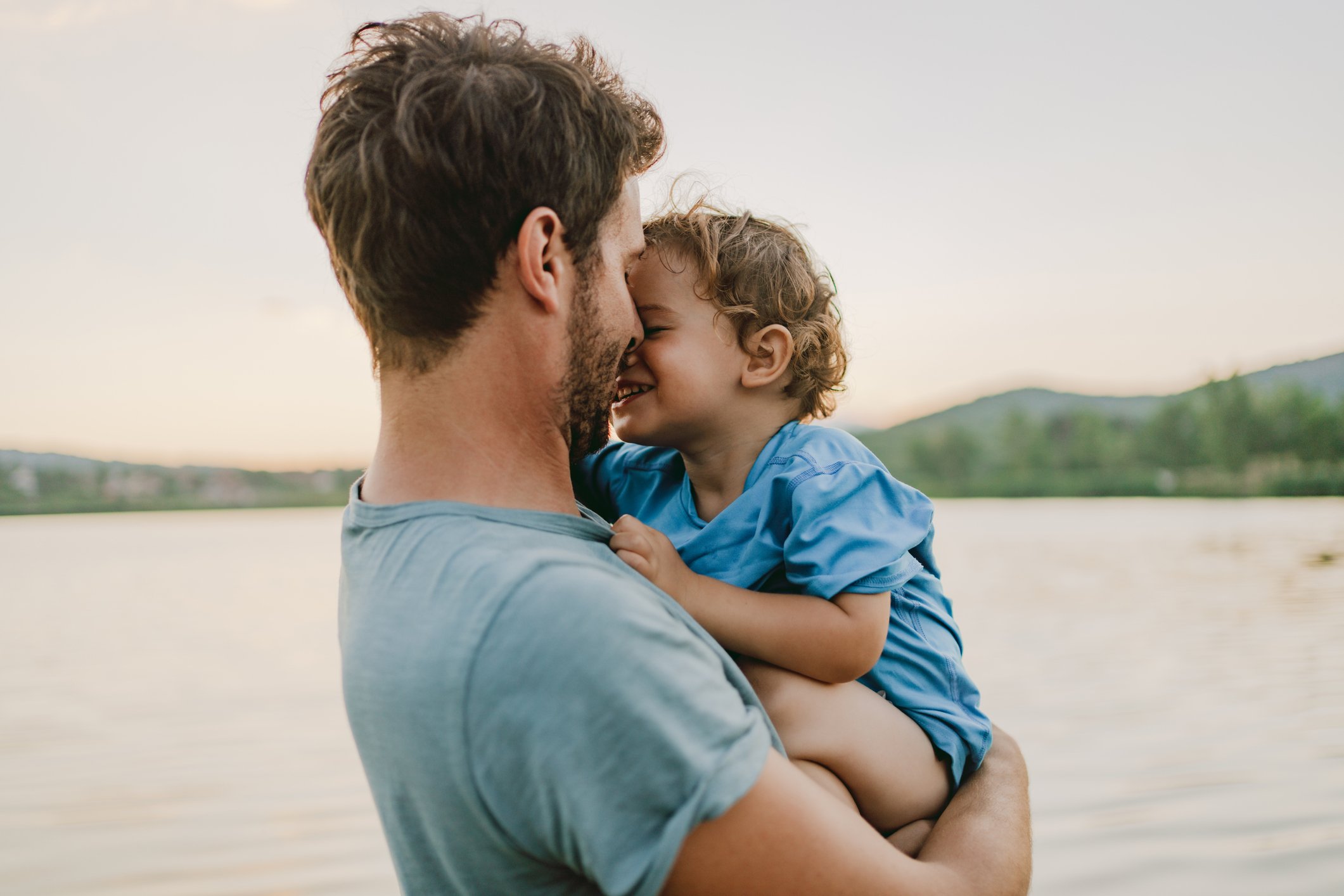 abrazo padre hijo