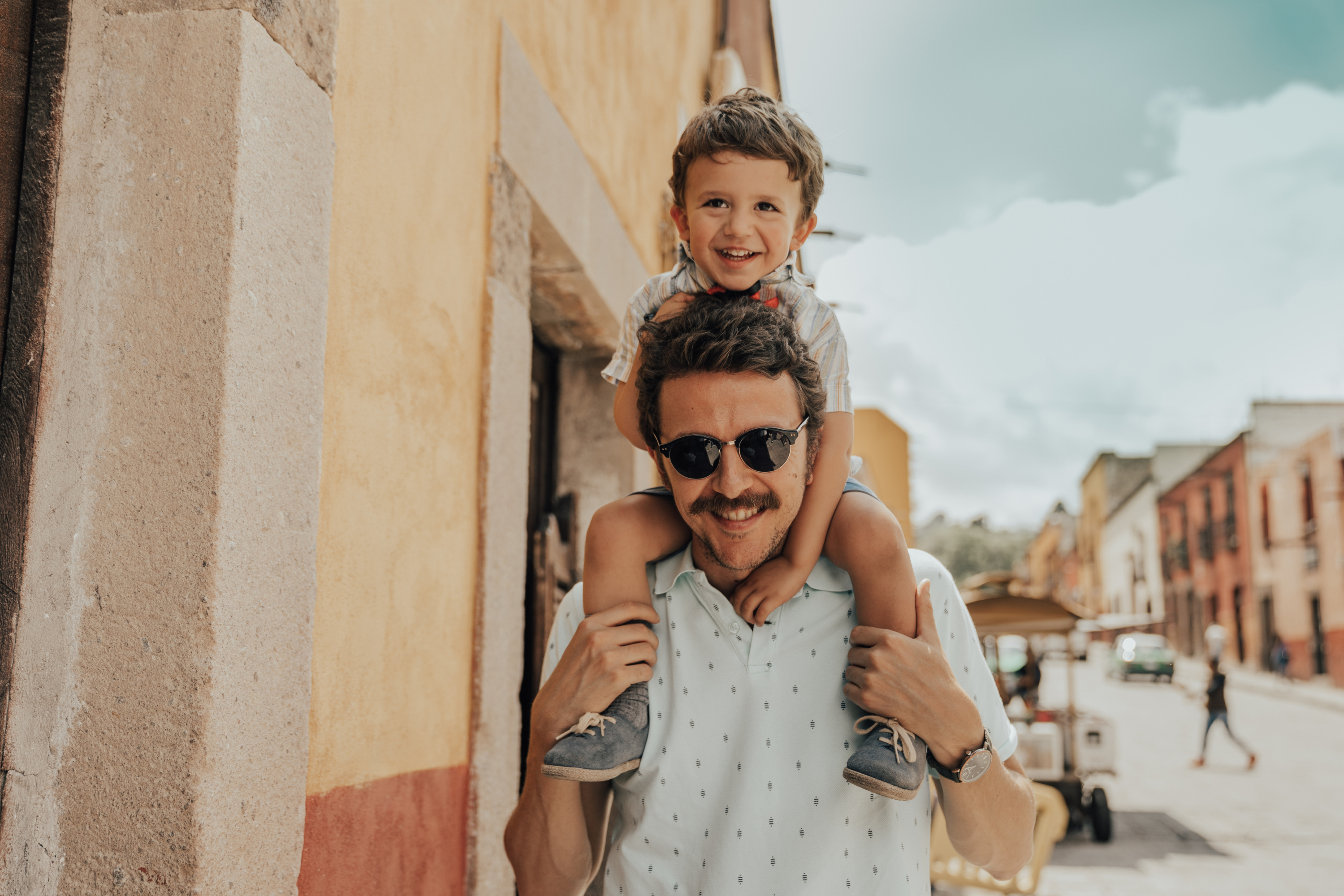 niño feliz