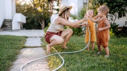 niño feliz verano