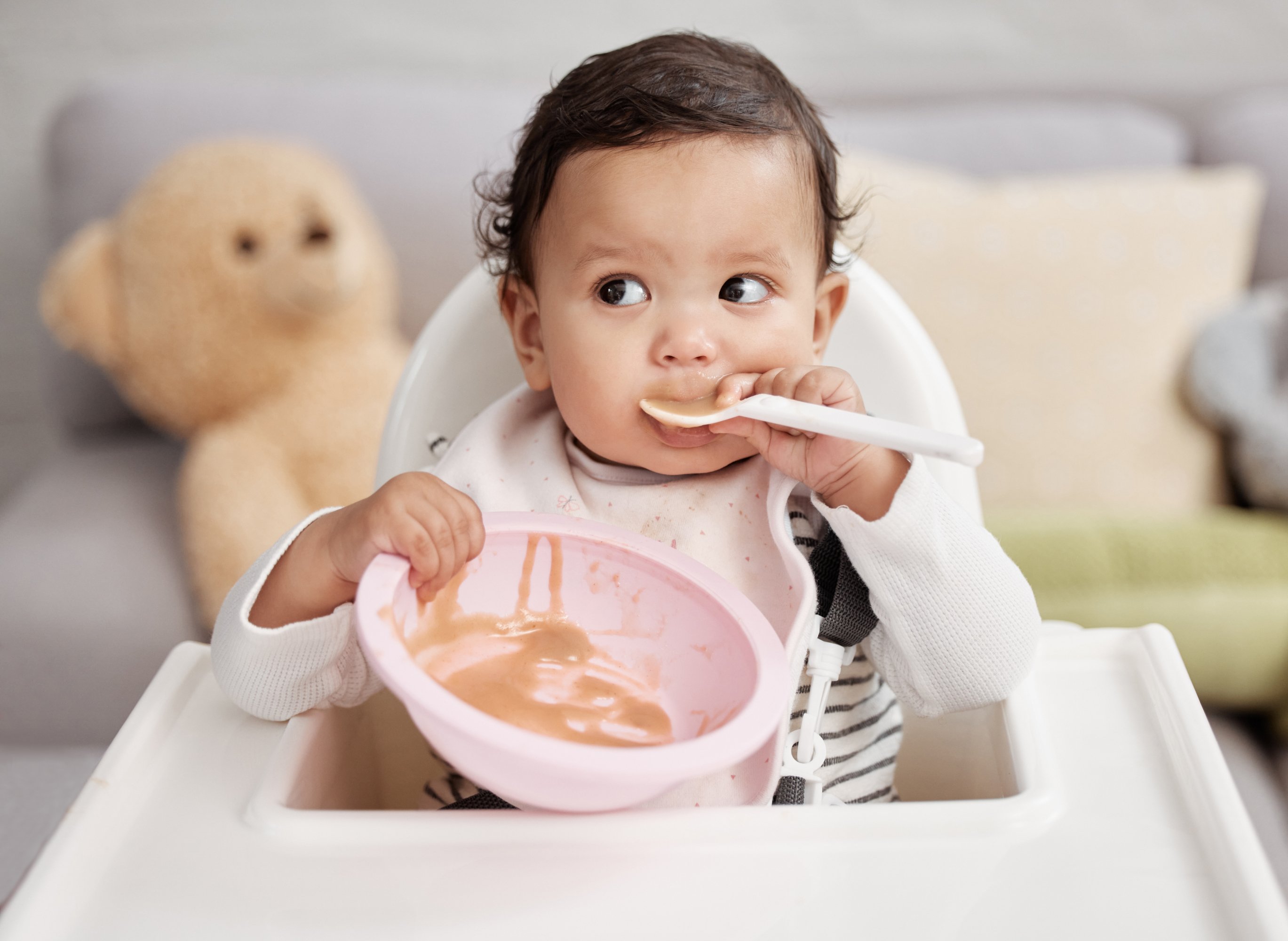 Bebé comiendo
