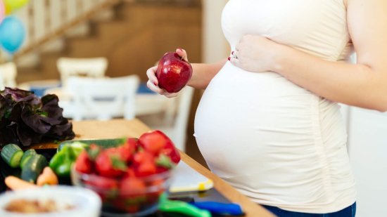 Aumento de peso fetal: claves para un desarrollo saludable del bebé según un pediatra
