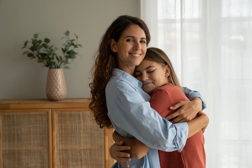 Madre con su hija adolescente