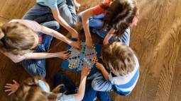 Ocho juegos de mesa para aprender y ver cine con tus hijos