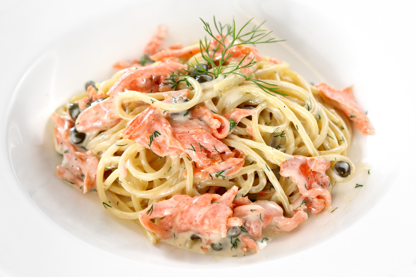 Espaguetis con salmón ahumado