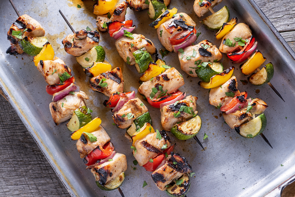 Brochetas de pollo con pimientos