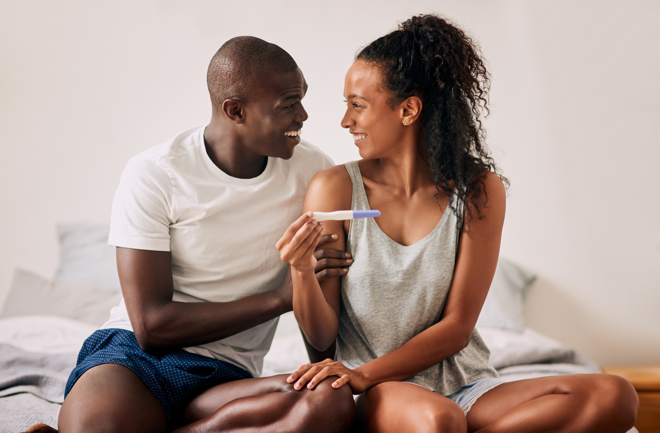 pareja test de embarazo