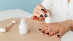 Pintarse las uñas en el embarazo: ¿es recomendable?