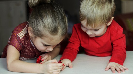 ¿A qué edad pueden pintarse las uñas los niños?