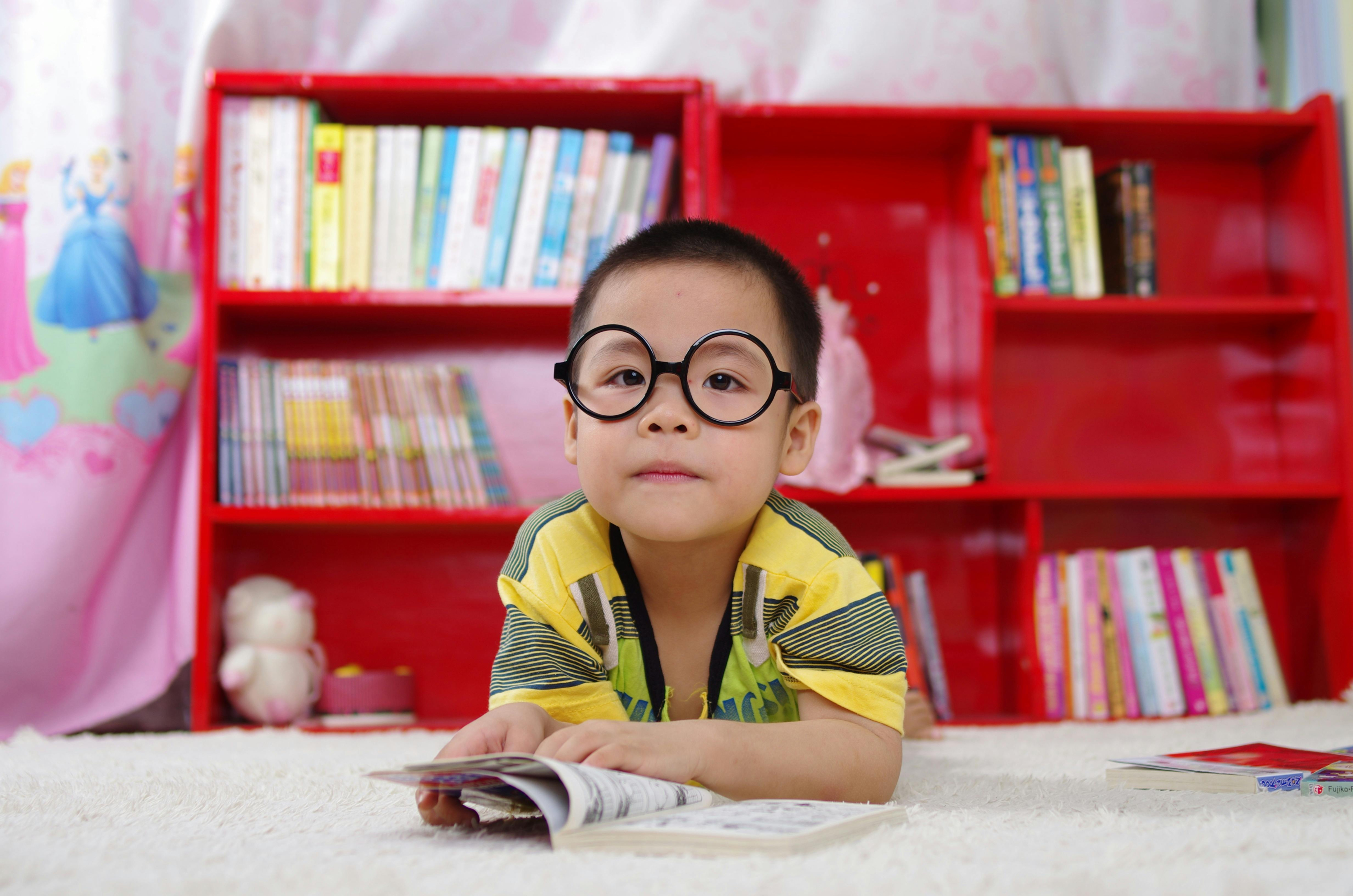 niño leyendo