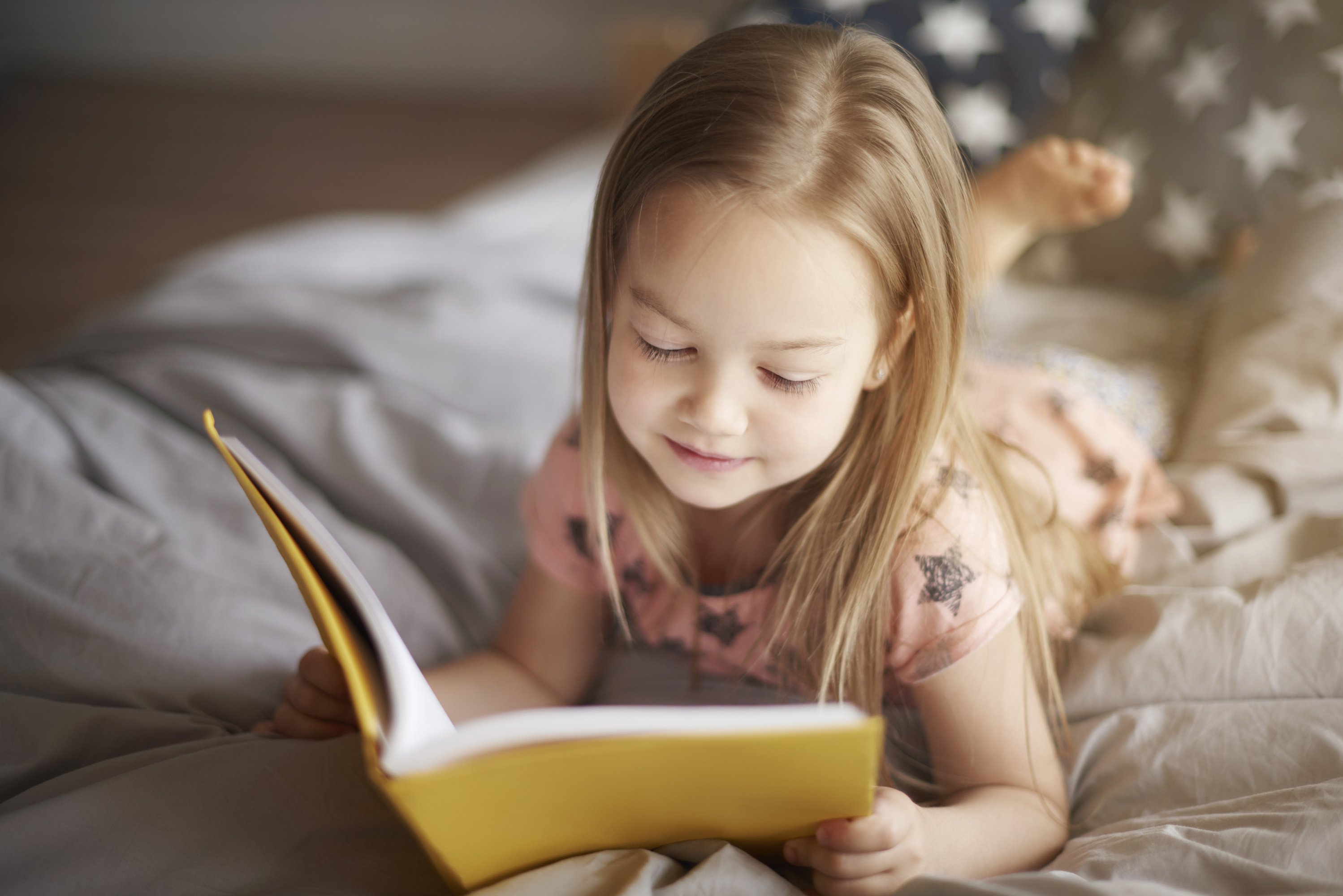 Los mejores poemas infantiles cortos para fomentar la lectura en niños - Pexels