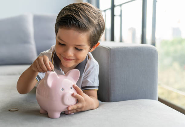 Una madre paga dinero a sus hijos cada día por ir al cole