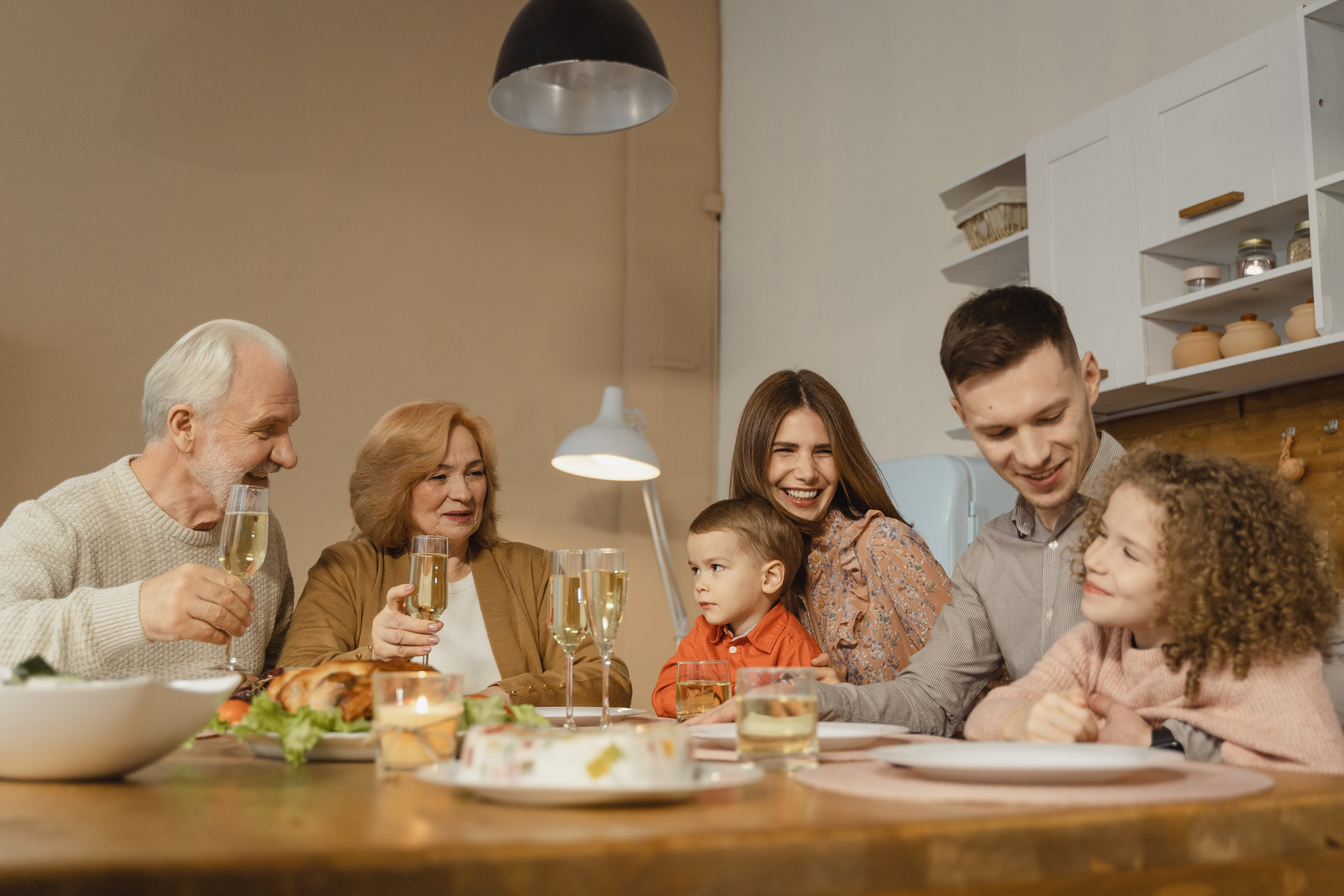Familia cenando