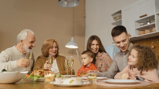 Familia cenando