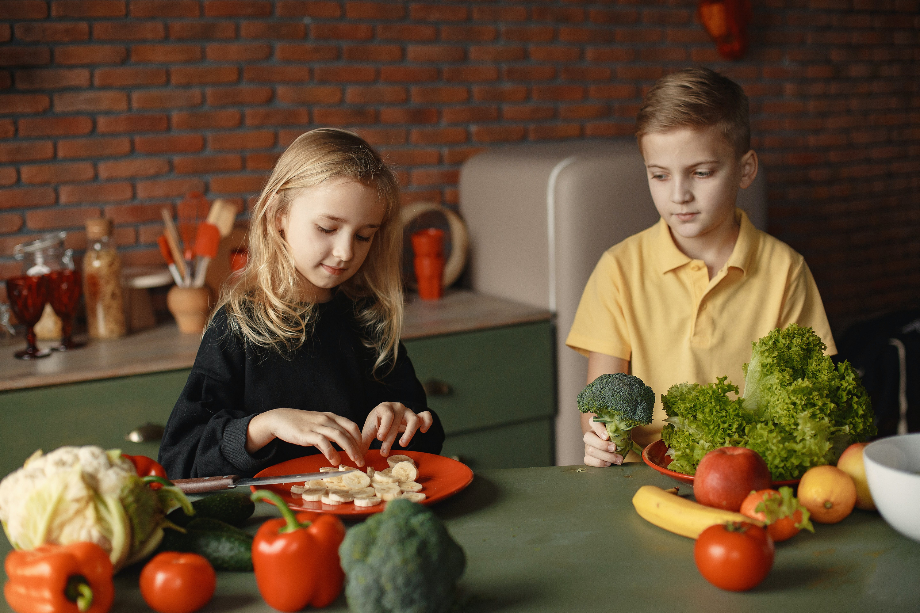 Niños cocinando
