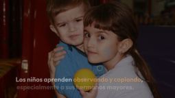 Que un niño imite constante a su hermano mayor es normal por estos motivos