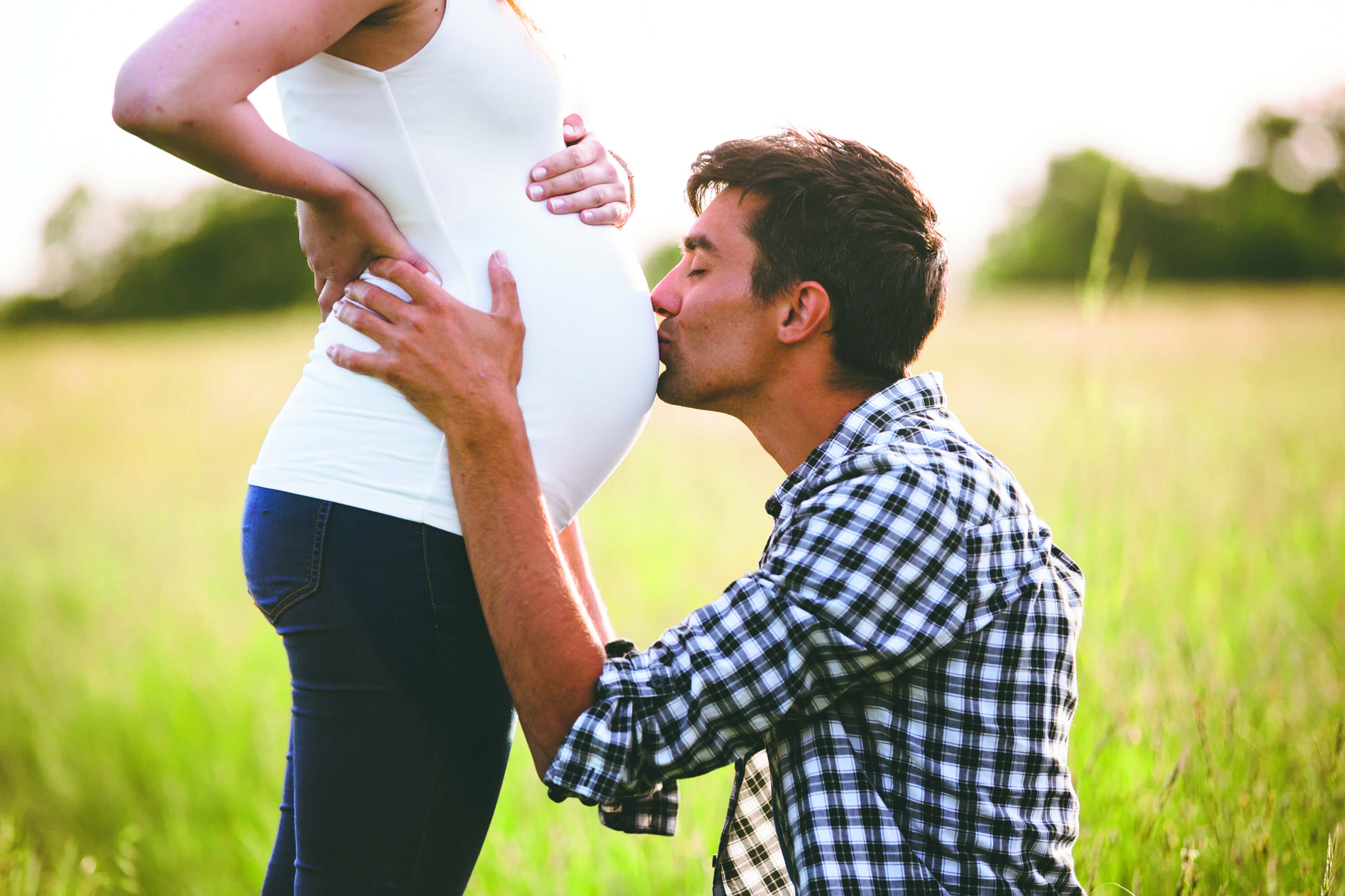 Síndrome de Couvade: ¿puede experimentar tu pareja los mismos síntomas de embarazo?