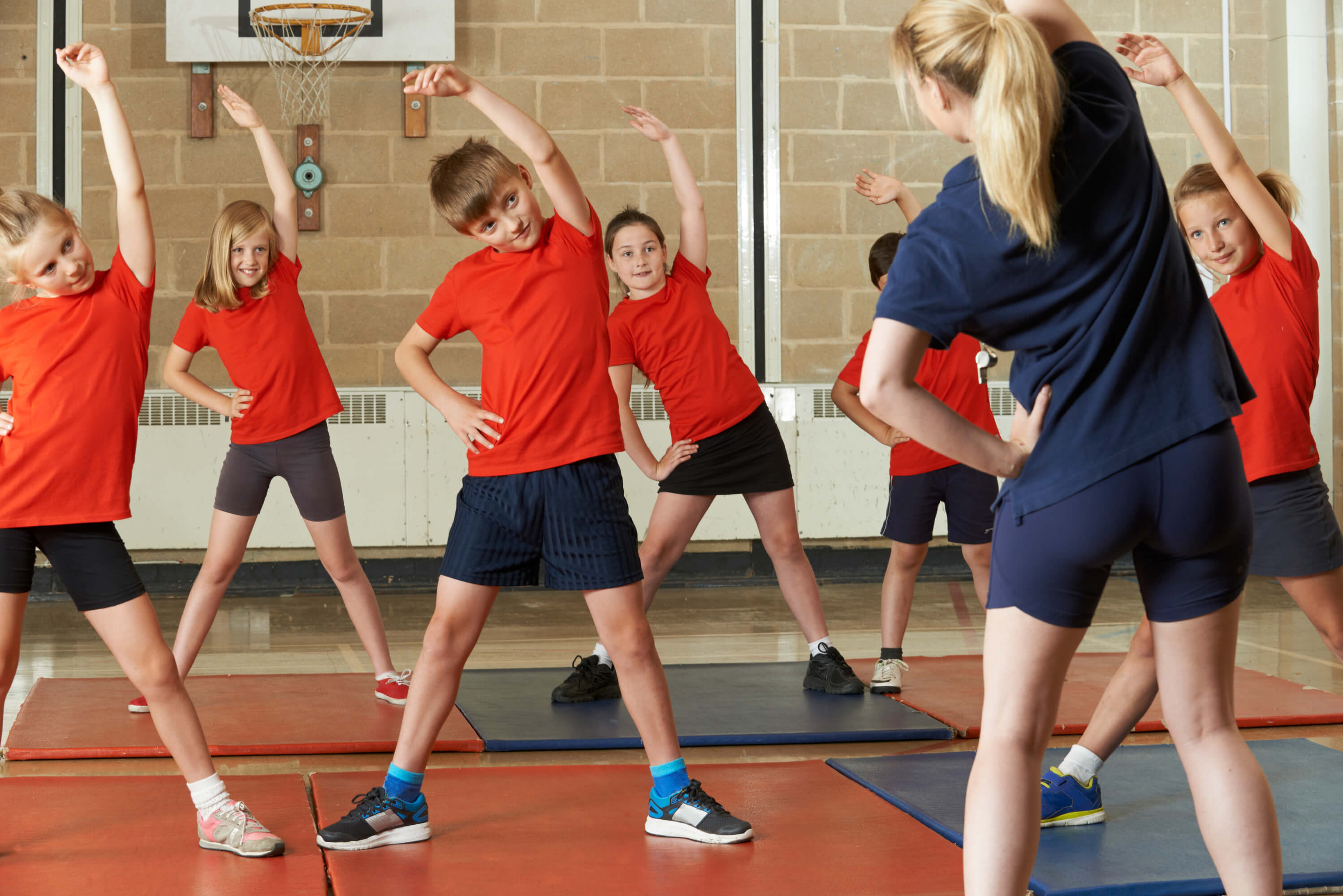 El ejercicio físico en los niños, como el yoga, es fundamental.