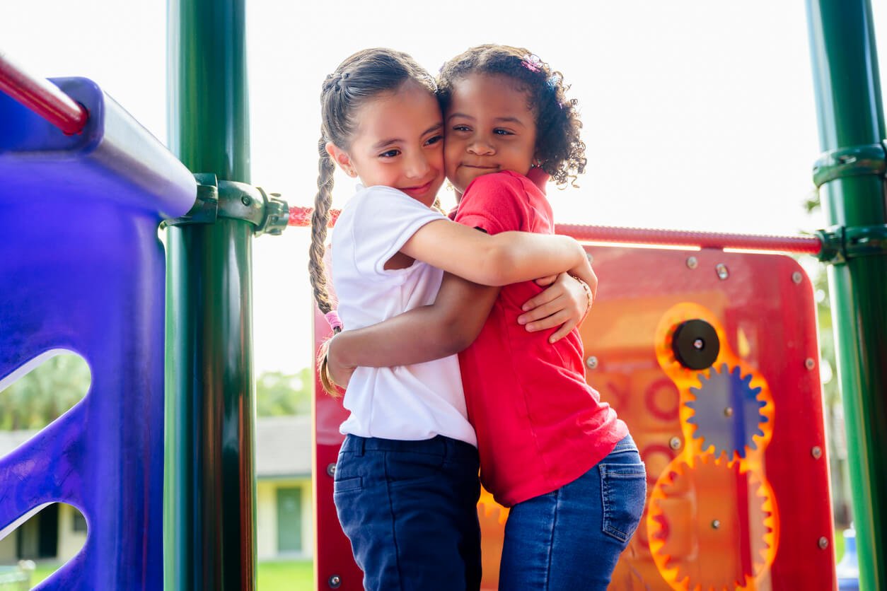 10 poemas cortos y bonitos sobre la amistad - Fuente: iStock
