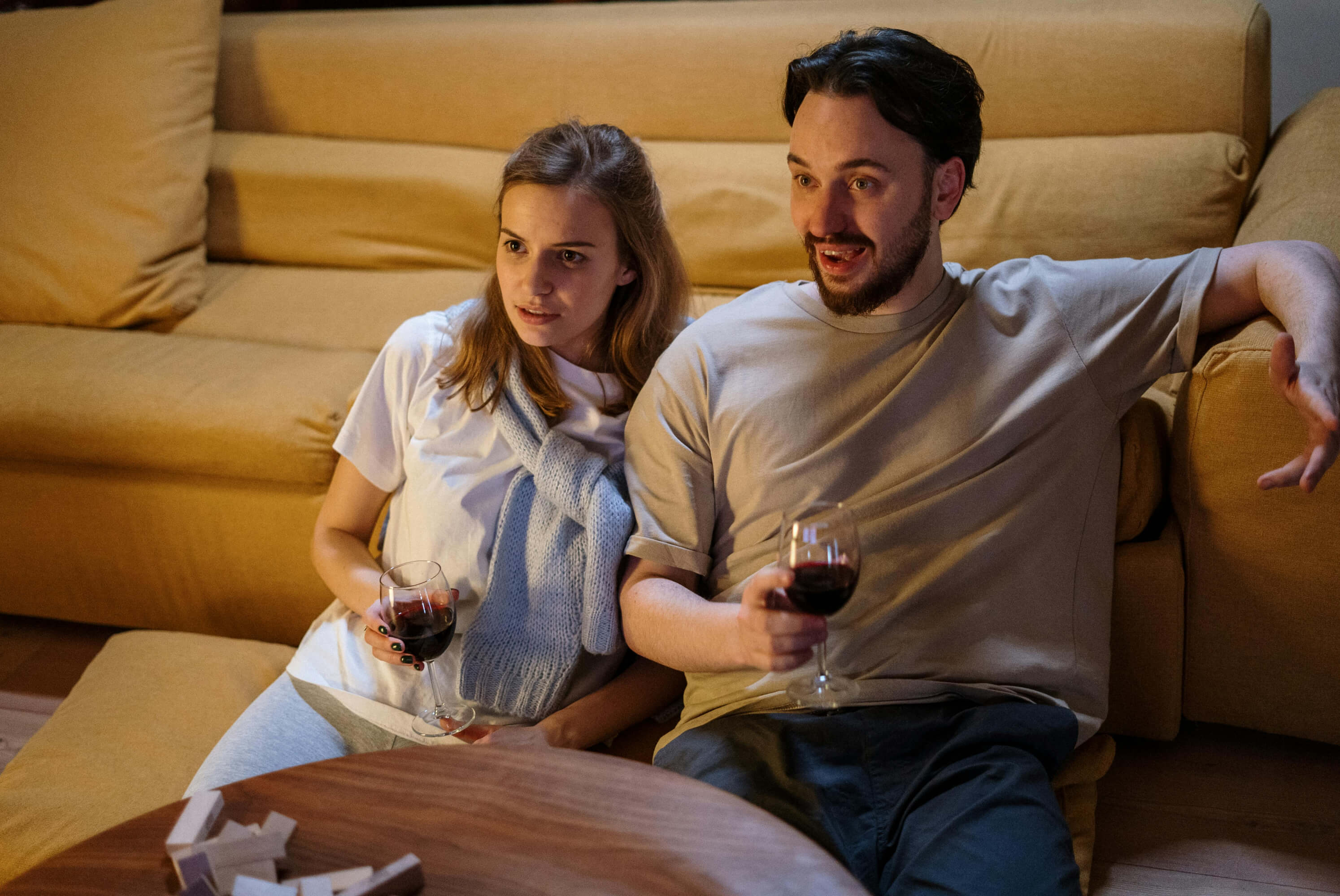 Pareja viendo una serie