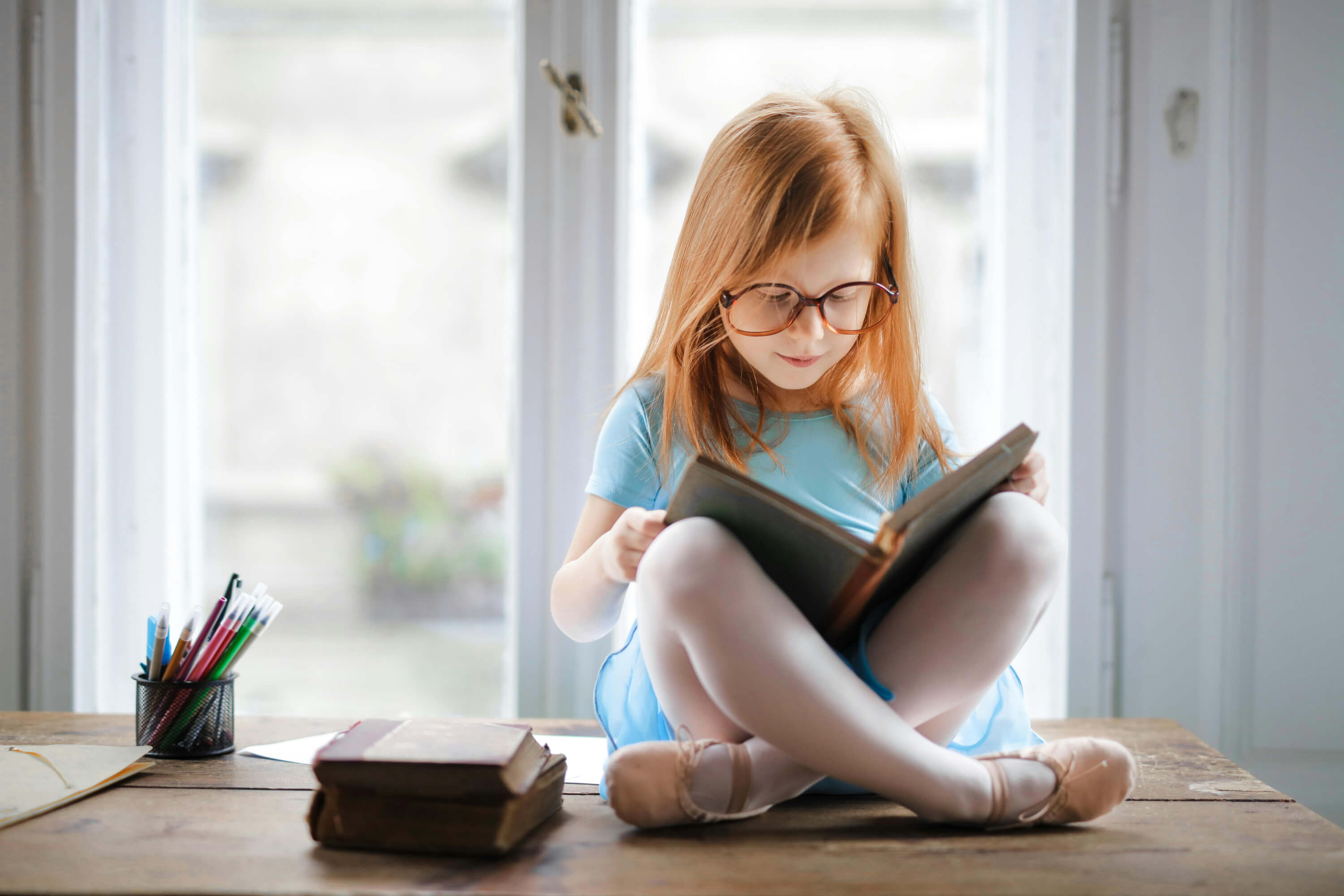 Niña leyendo