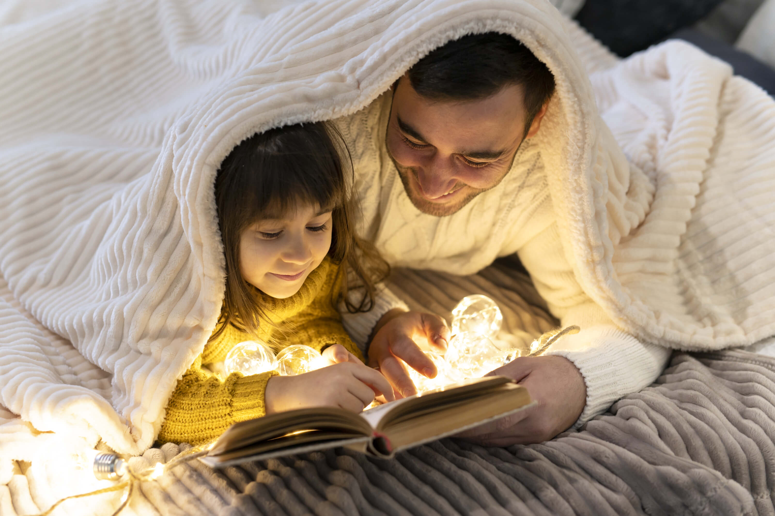 Leer cuentos con los niños - Fuente: Freepik