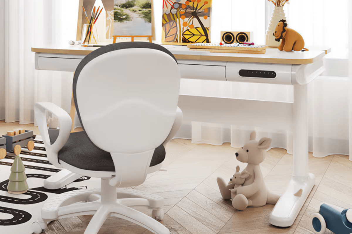 La mesa elevable infantil que tu hijo necesitará en su espacio de estudio