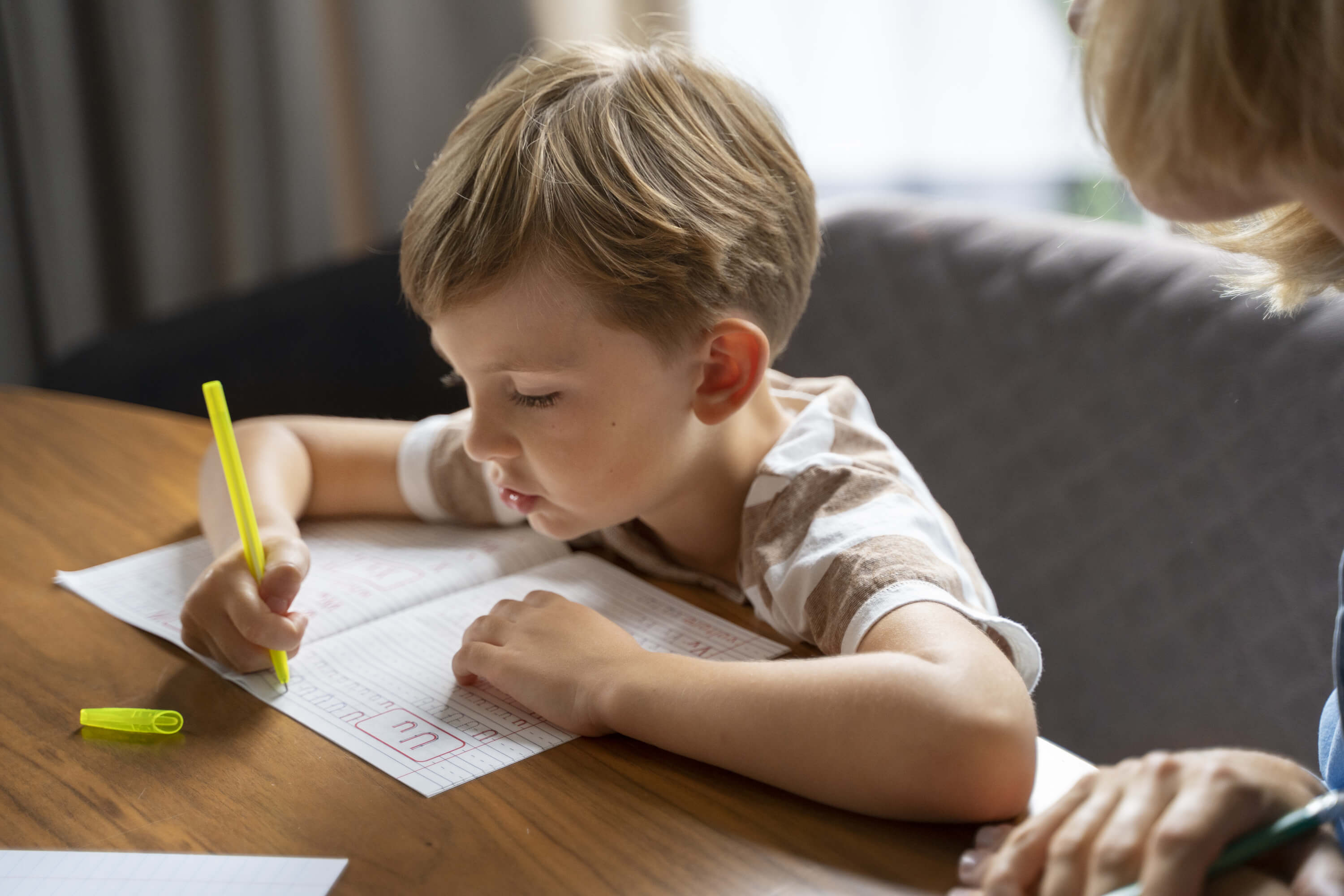 Cómo ayudar a los niños a que mejoren su letra