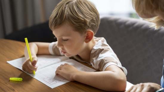 Cómo ayudar a los niños a que mejoren su letra