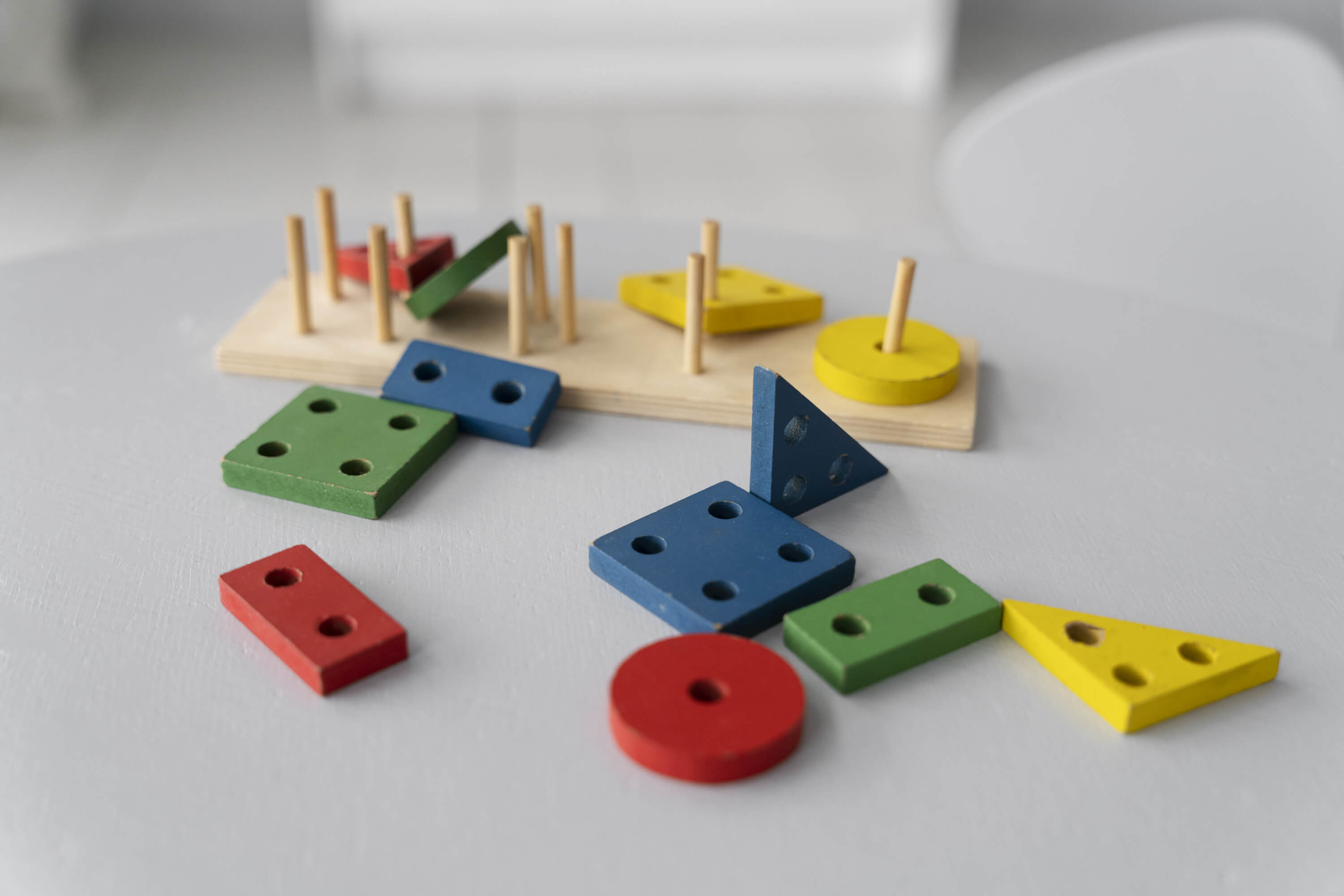 Juguetes de madera para niños con autismo