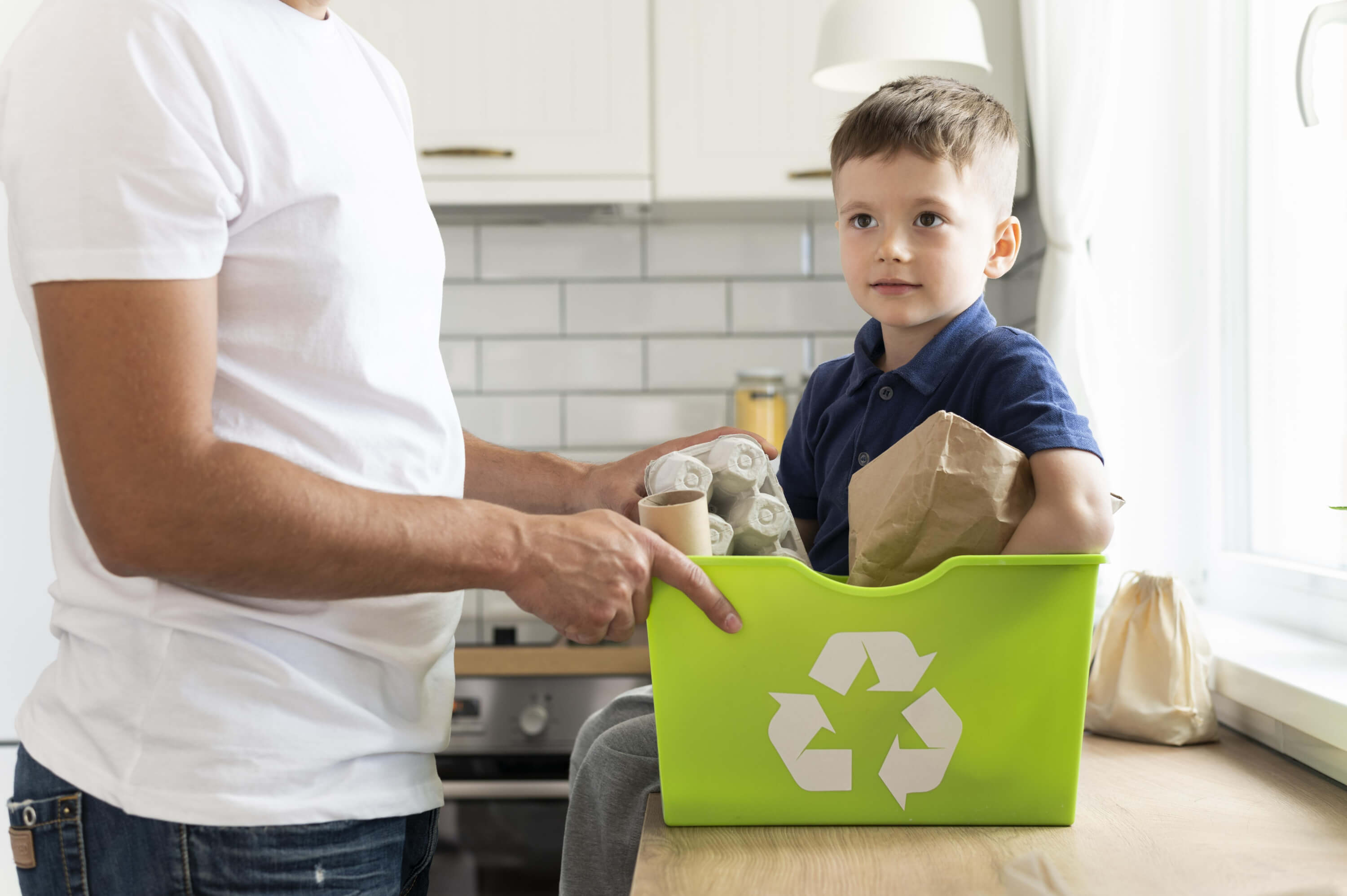 Claves para enseñar a los niños a reciclar la basura en casa
