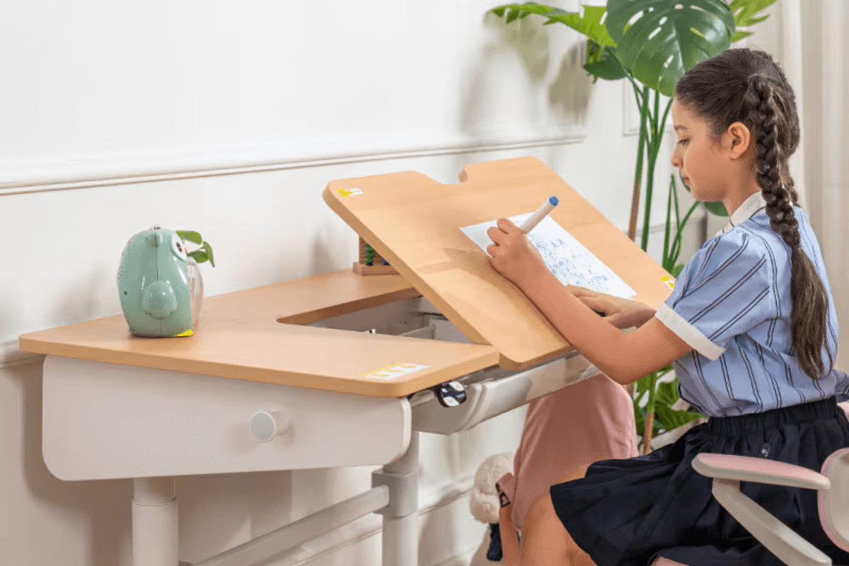 Nuevos escritorios y sillas infantiles