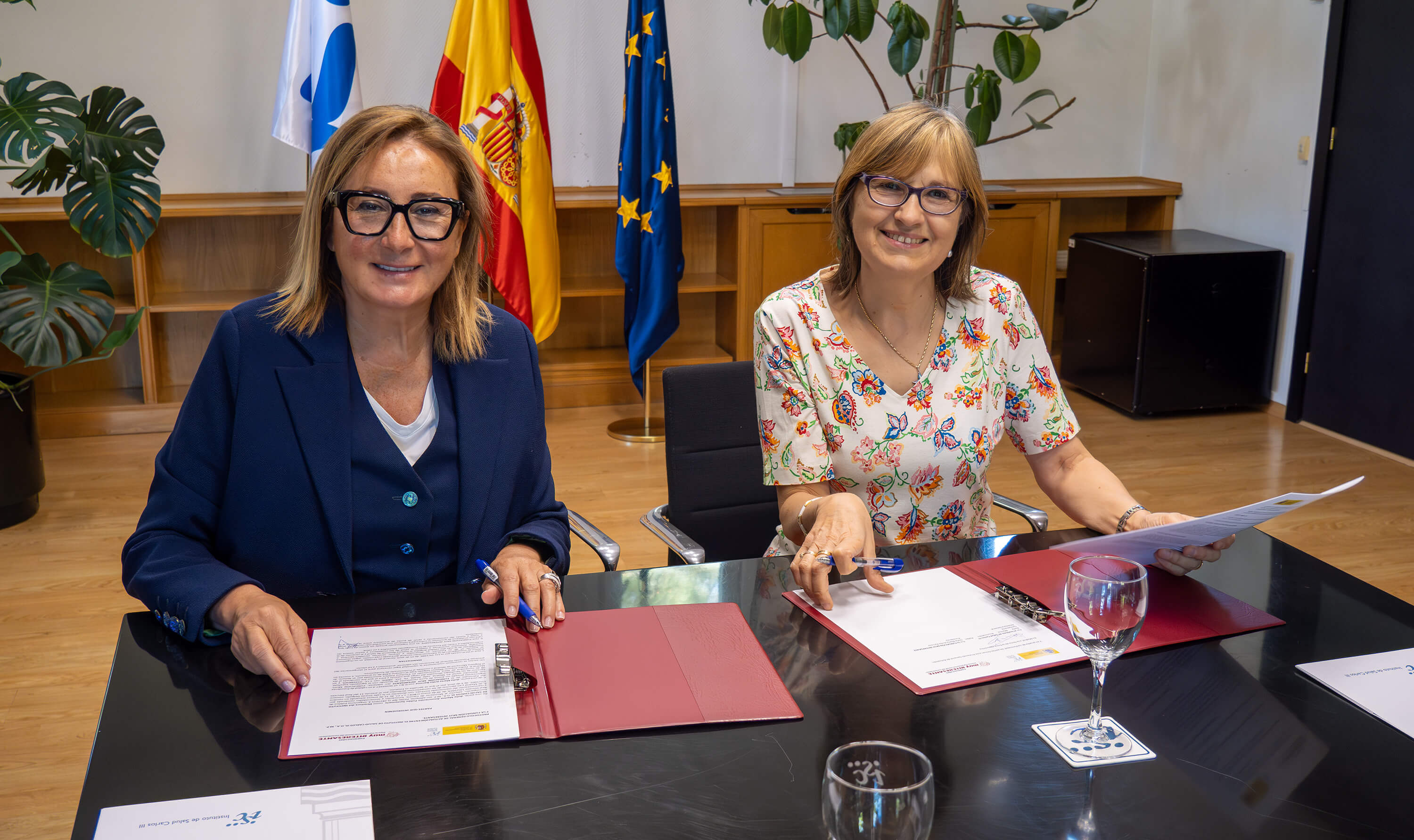 Firma acuerdo ISCIII Fundación Muy Interesante