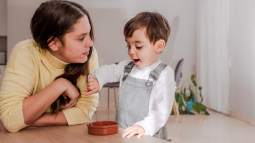 Niño 2 años hablando
