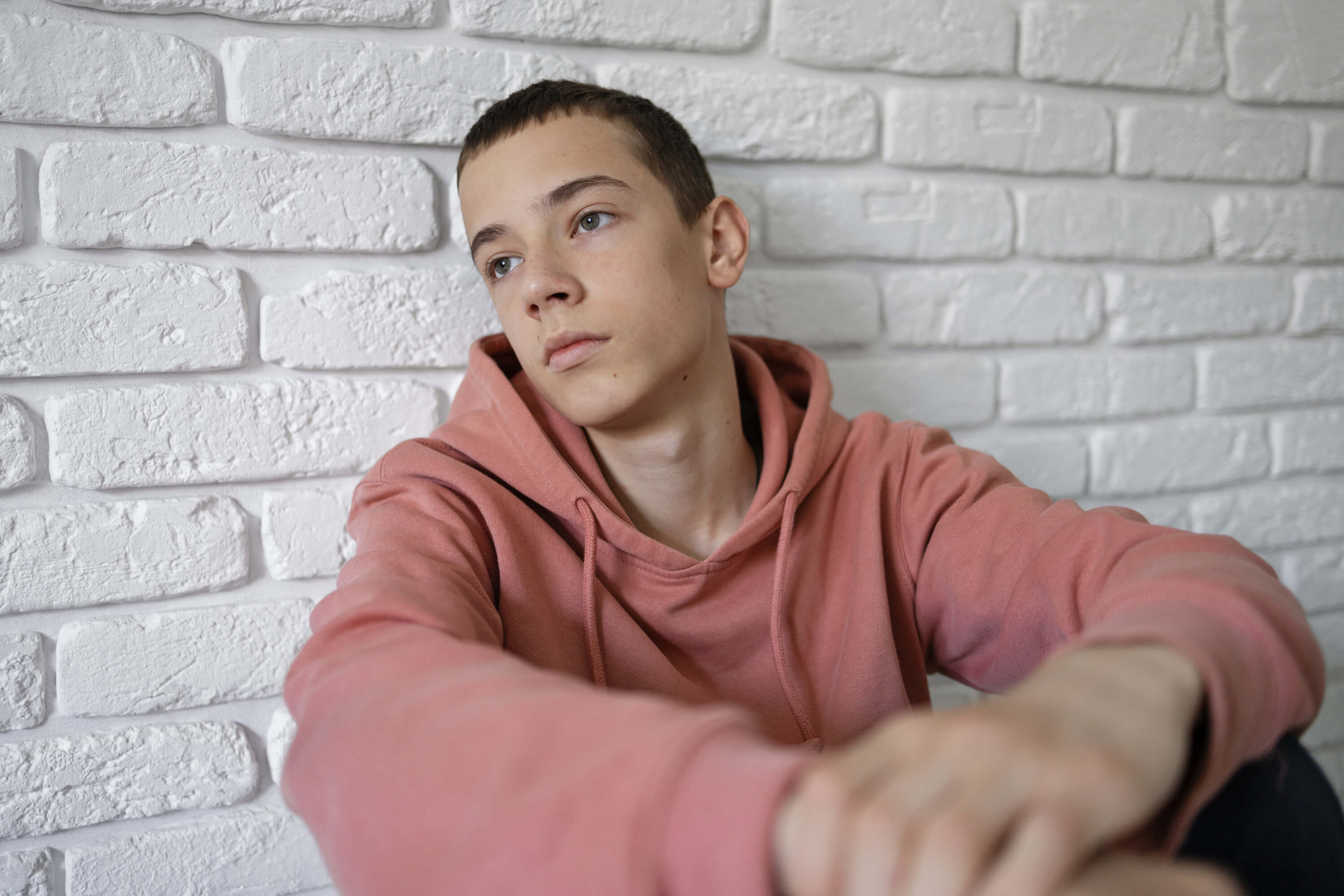 freepik-Qué hacer si a tu hijo adolescente le han roto el corazón
