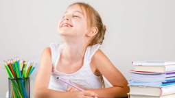 Cómo mejorar el rendimiento académico de los niños - Freepik