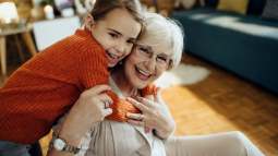 Las abuelas esa figura imprescindible en la vida de un niño