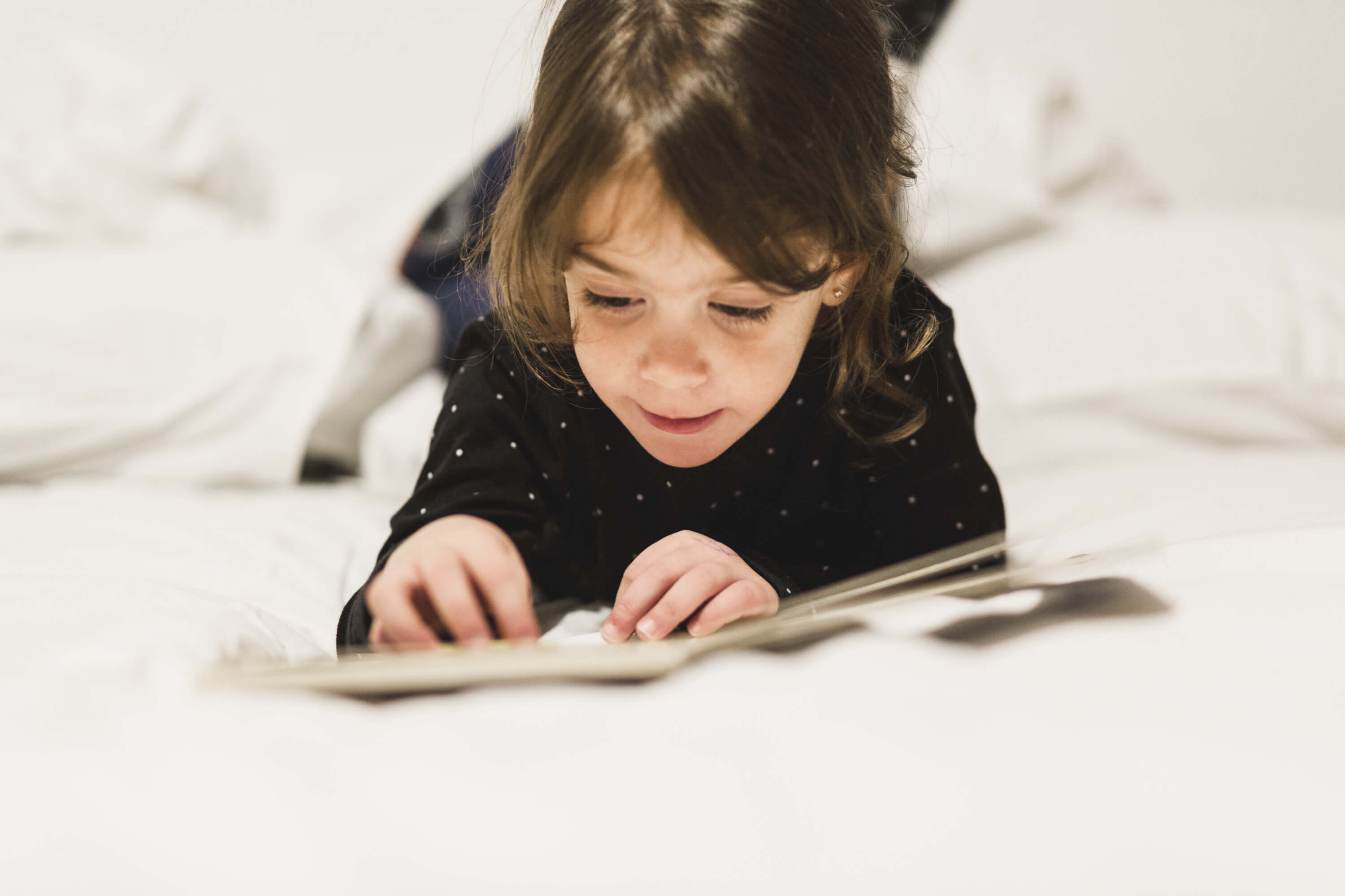 cute-girl-reading-book