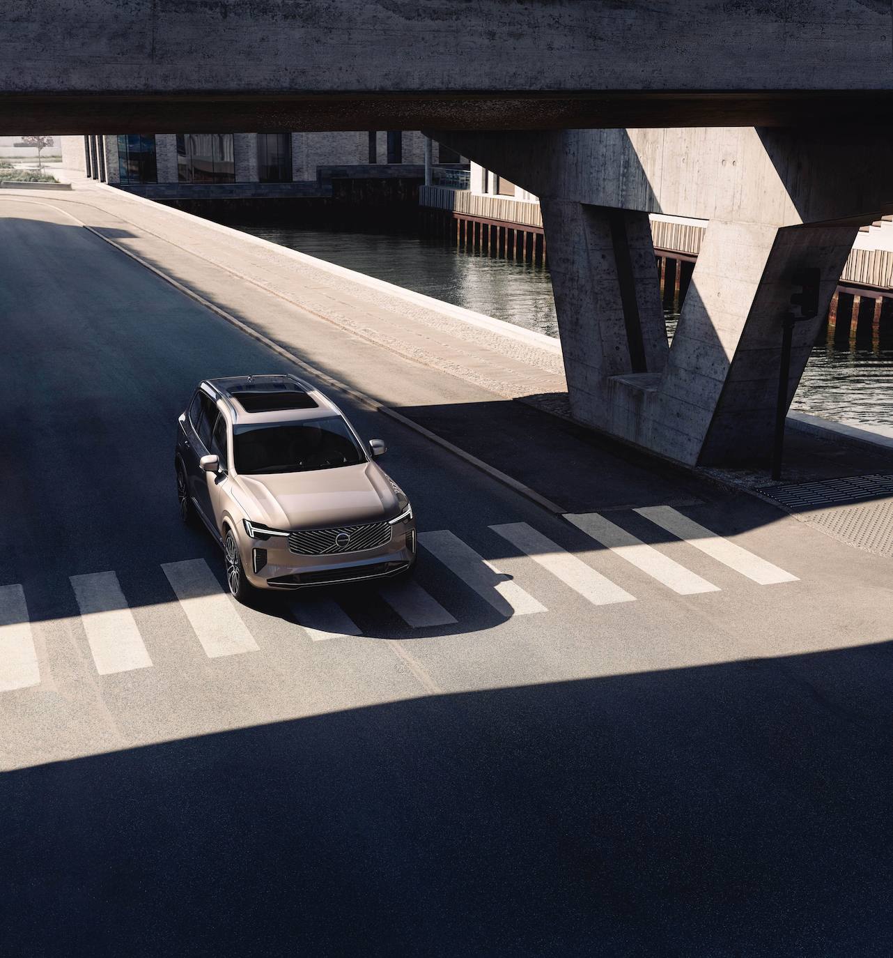 331893_New_Volvo_XC90_exterior