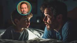 Un padre y su hijo hablando en la intimidad. En detalle, Álvaro Bilbao