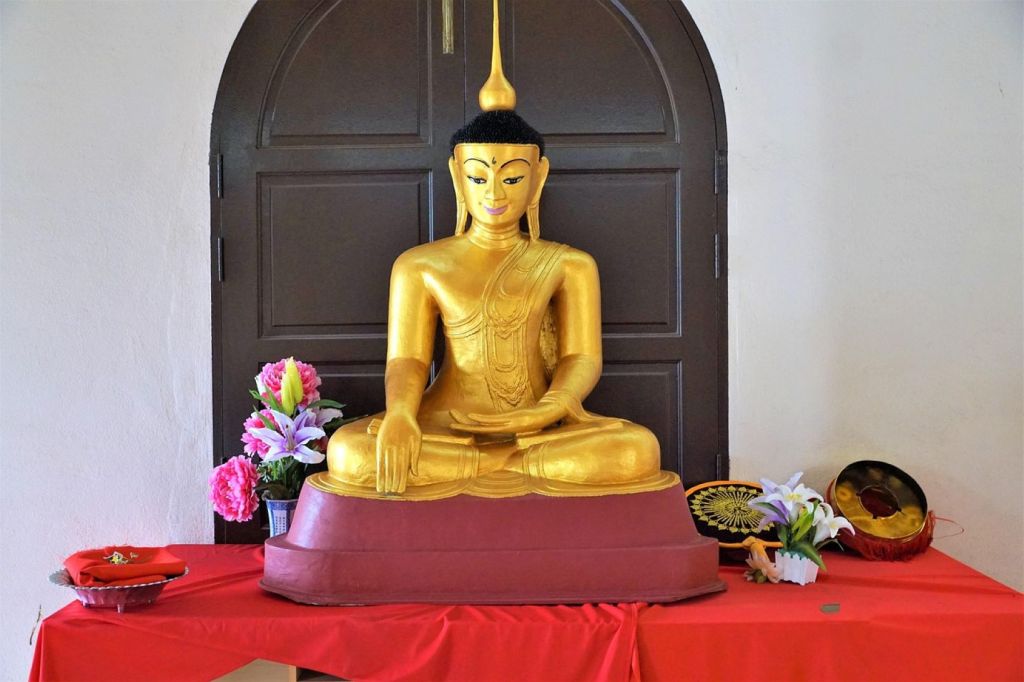 Estatua dorada de Buda