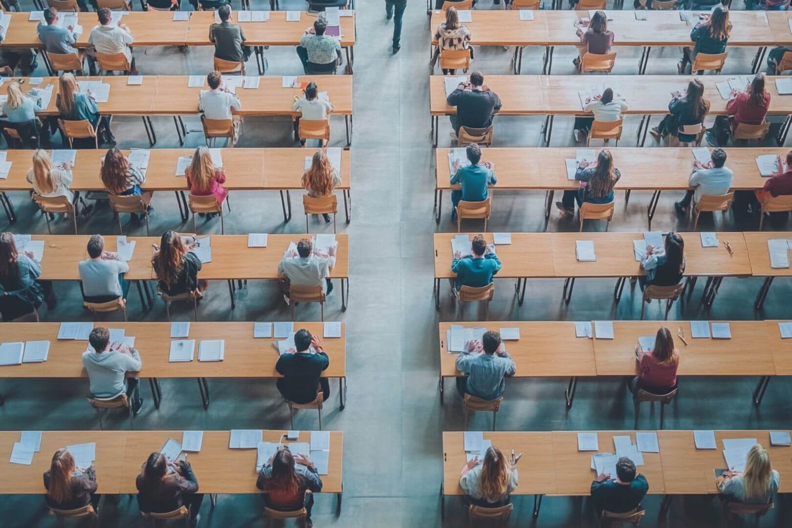 La PAU vuelve con cambios clave: exámenes más competenciales y un enfoque más práctico.