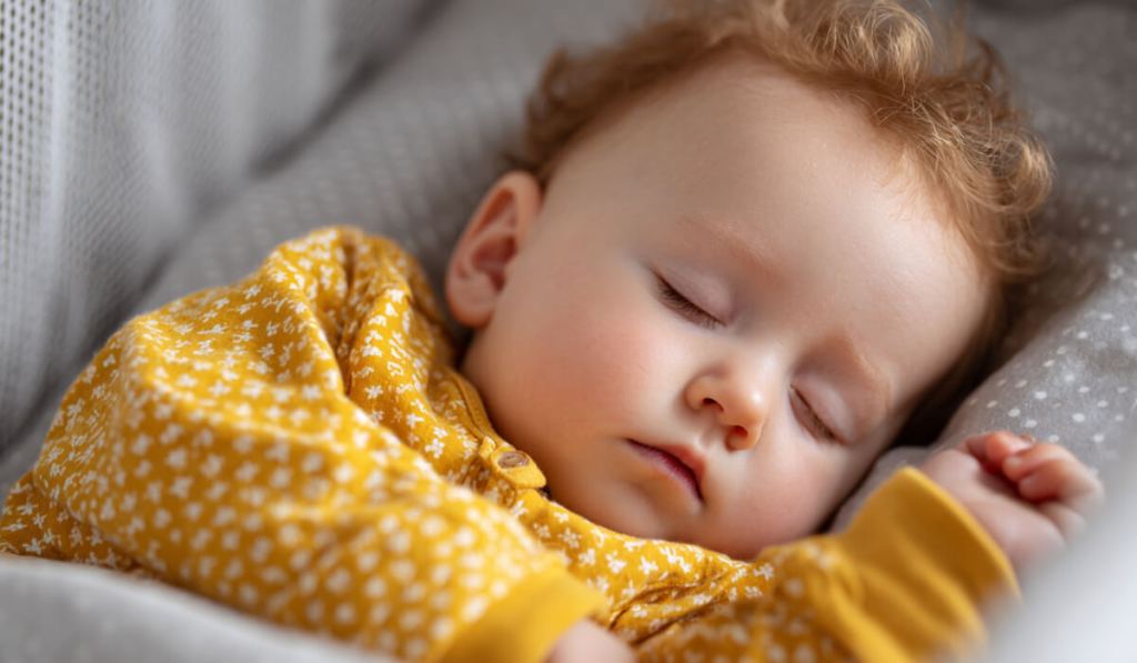 Un juego para reducir el riesgo de asfixia de los bebés que saben quitarse una manta que le ha cubierto la cara